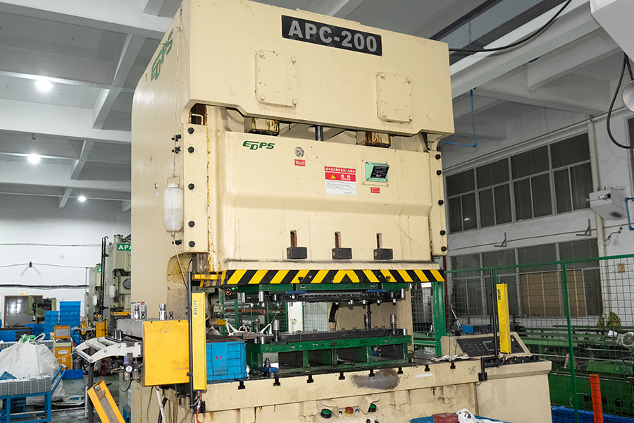 معدات المصنع